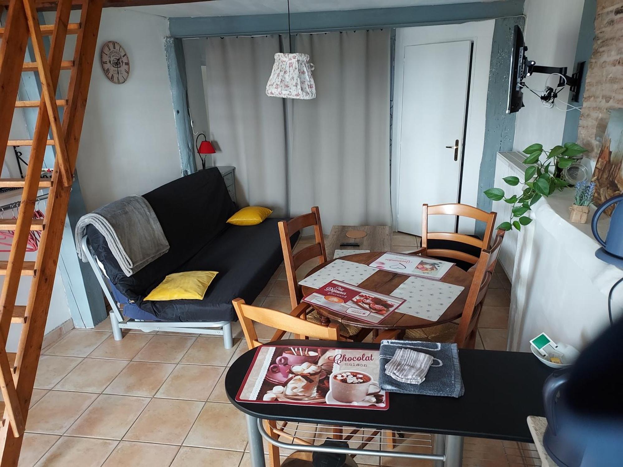 Gasthof Bellevue 3 Rue Du Bourg A Montastruc 47380 Entree Independante Montastruc (Hautes-Pyrenees)